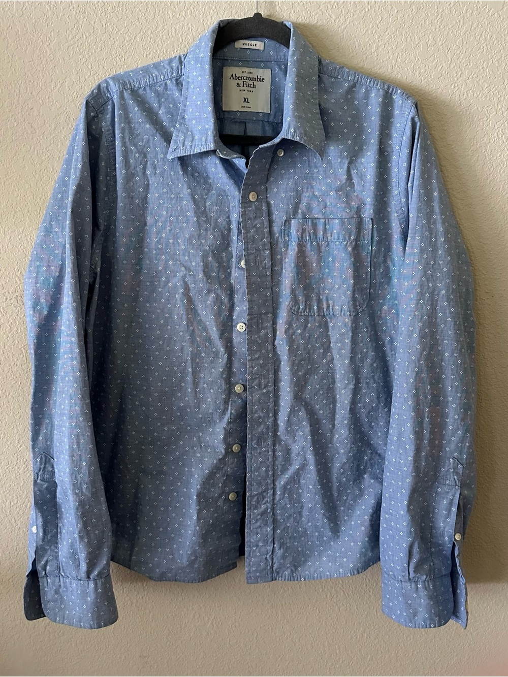 Abercrombie & Fitch Light Blue Micro-Print Button-Down Shirt - Men size XL